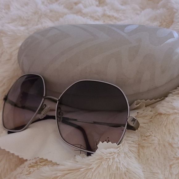 Emilio Pucci EP130S Sunglasses - Picture 4 of 9